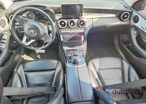 2016 Mercedes-Benz C 300 z USA, uszkodzony, nr VIN 55SWF4JB8GU146690